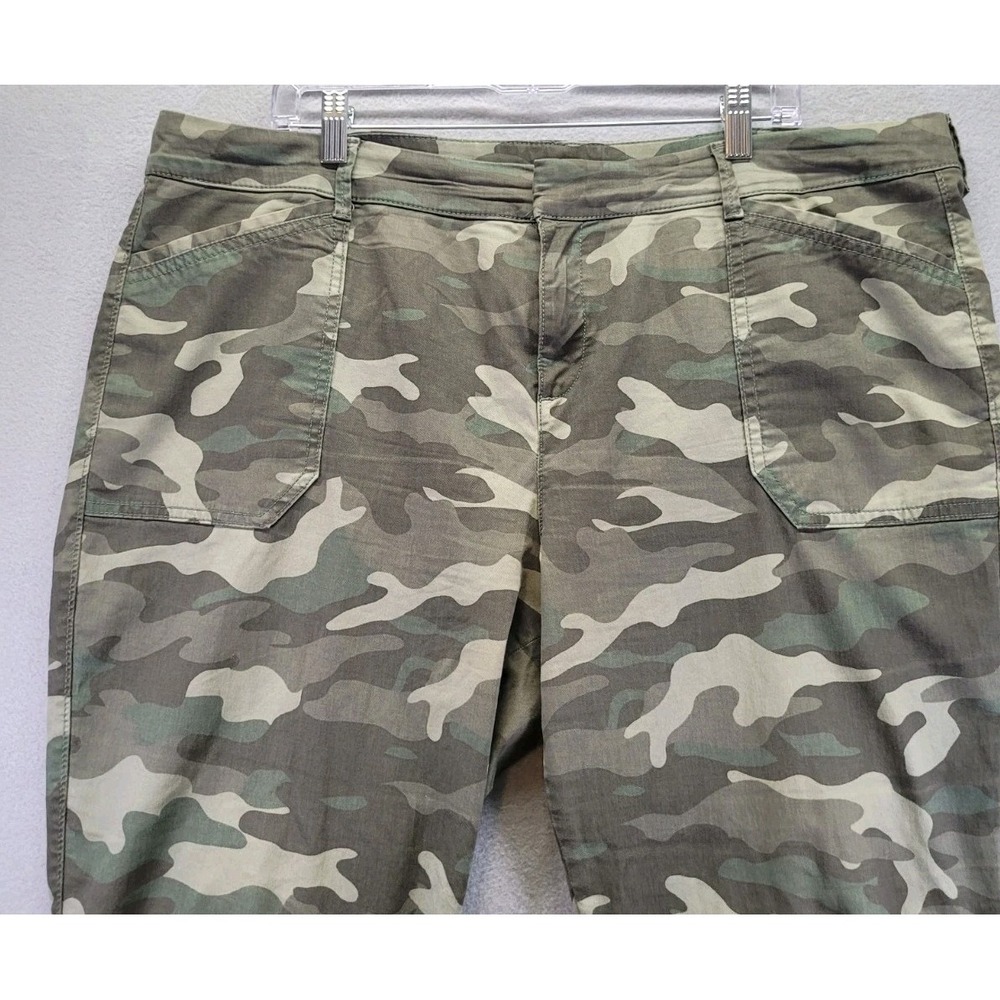 Old Navy Chino Camo Pixie Pants Green Womens‎ Size 18 Straight Leg - Picture 2 of 10